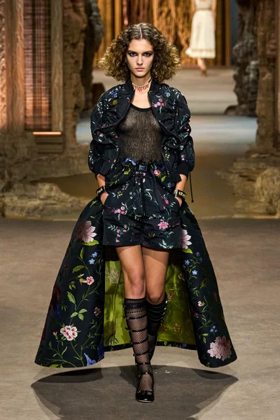 Look 64